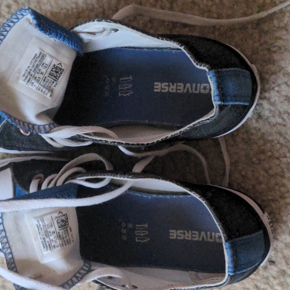 Converse boy/girls shoes